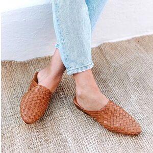 Liberte prague woven leather mule in cognac